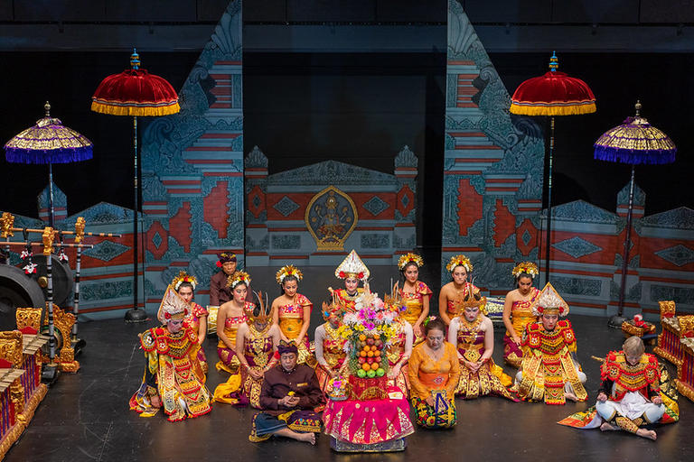 Gamelan Gita Sari Orchestra and Dancers