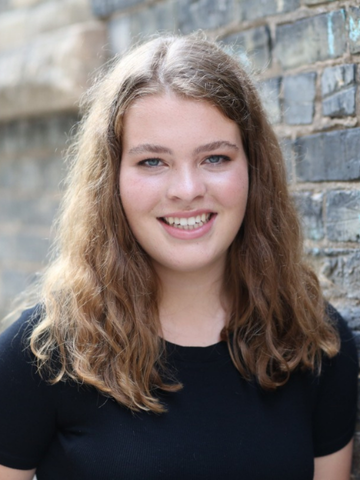 a young woman in a black shirt