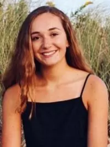 a young woman in a black shirt