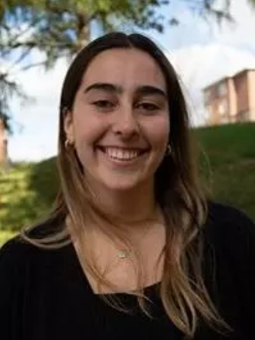 a young woman in a black shirt